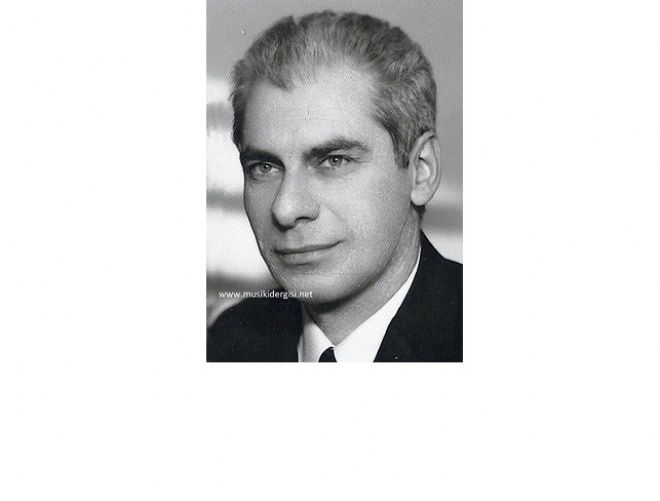 Trkiye'de akademik mzikoloji eitiminin kurucusu Prof.Dr. Gltekin Oransay' 26. yl nce bugn 20 Kasm 1989'da, 59 yanda zmir'de kalp krizi sonucu yitirmitik. Hocamz Eyll 1968'de kaleme ald ve kendi kard 