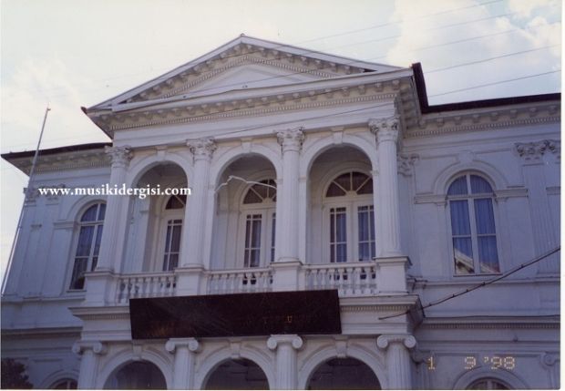 Edirne Devlet T�rk M�zi�i Toplulu�u Binas� foto�raflar� 1997-2002
