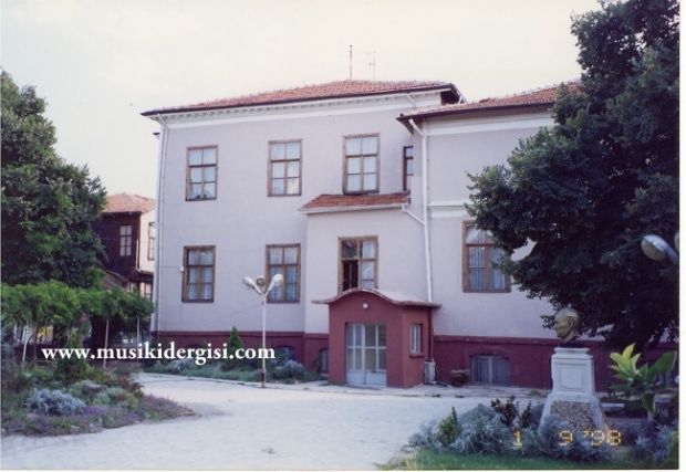 Edirne Devlet T�rk M�zi�i Toplulu�u Binas� foto�raflar� 1997-2002