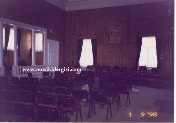 Edirne Devlet T�rk M�zi�i Toplulu�u Binas� foto�raflar� 1997-2002