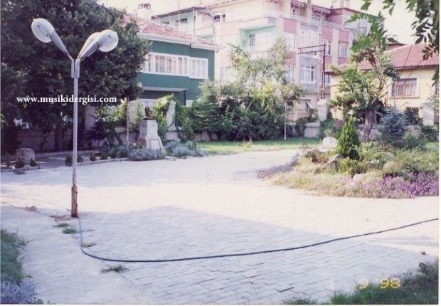 Edirne Devlet T�rk M�zi�i Toplulu�u Binas� foto�raflar� 1997-2002