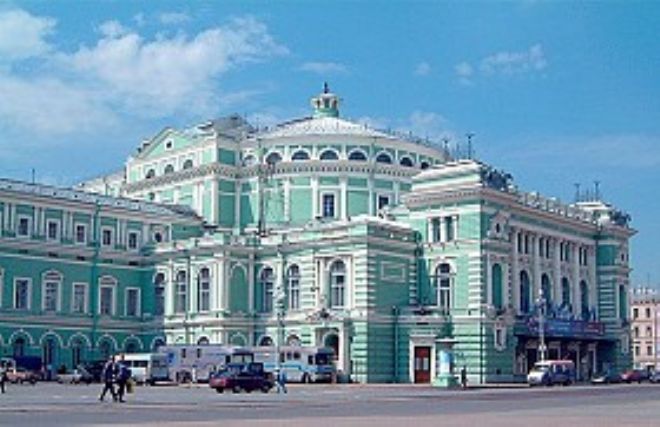Merkezi Rusya St Petersburgda bulunan Mariinsky Bale Topluluğunda 50den fazla dansçı ve orkestra üyesinin Covid-19 testi pozitif çıktı. Testleri negatif çıkmasına rağmen hasta kişilerle temas halinde olan 300 dansçının da evde karantinada olduğu belirtildi.